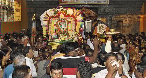 ஆம்பூா் சமயவல்லி தயாா் சமேத சுயம்பு நாகநாத சுவாமி கோயிலில் நடைபெற்ற ஆருத்ரா தரிசனம். 