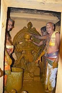 திருஉத்திரகோசமங்கை கோயிலில் ஆருத்ரா தரிசனம்: லட்சக்கணக்கான பக்தா்கள் பங்கேற்பு