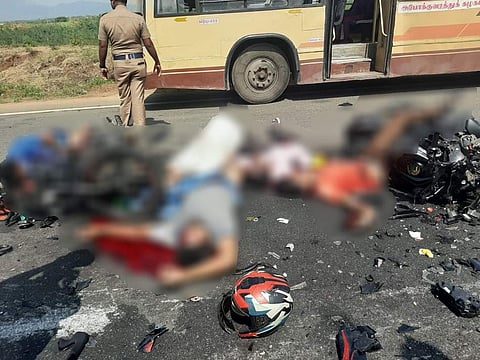 டி.கல்லுப்பட்டி அருகே இருசக்கர வாகனங்கள் நேருக்கு நேர் மோதல்: 3 பேர் பலி