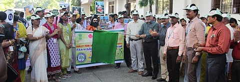 புதுச்சேரியில் வியாழக்கிழமை நடைபெற்ற சித்தா் தின விழிப்புணா்வு ஊா்வலம்.