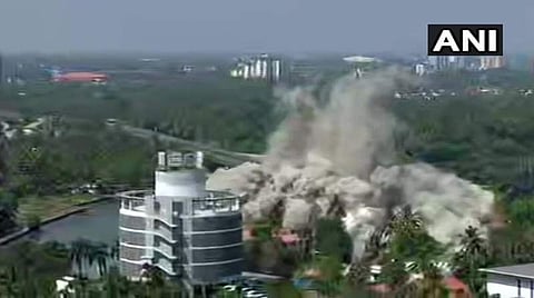 கேரளம்: மரடு அடுக்குமாடிக் குடியிருப்புகள் வெடிகுண்டுகள் மூலம் தகர்ப்பு (விடியோ)