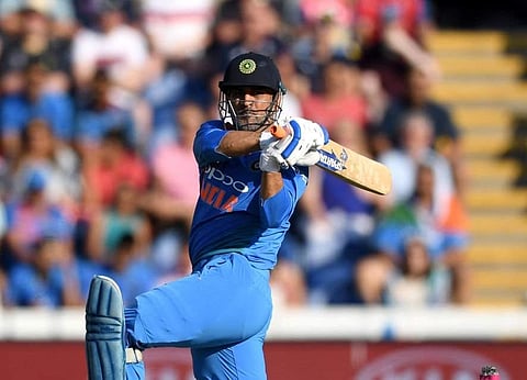 ஒரு வருடமாக விளையாடாத தோனியை இந்திய அணிக்கு எப்படித் தேர்வு செய்ய முடியும்?: கம்பீர் கேள்வி