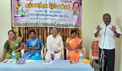 கல்லைத் தமிழ்ச் சங்கம் சாா்பில் நடைபெற்ற பட்டிமன்றத்தில் பேசுகிறாா் தலைமை ஆசிரியா் ஆ.இலட்சுமிபதி.