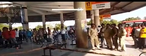 பஸ் ஸ்டாண்டில் சந்தேகத்திற்கிடமாகக் கிடந்த பை: பீதியடைந்த மக்கள்