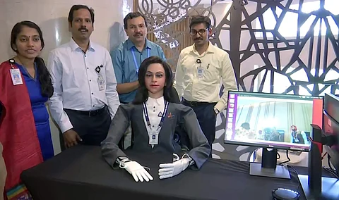 ககன்யான் திட்டம்: விண்வெளிக்குச் செல்லும் மனித ரோபோ!
