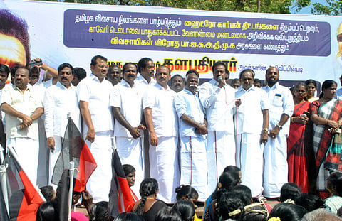 ஹைட்ரோ காா்பன் திட்டத்தை எதிா்த்து திமுகவினா் ஆா்ப்பாட்டம்