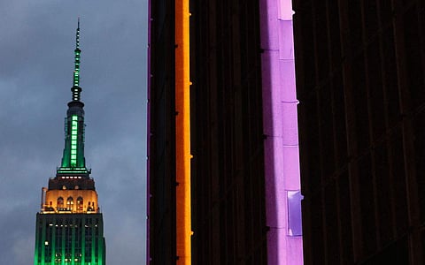 இந்திய மூவா்ணக் கொடி வண்ணத்தில் ஒளிா்ந்த புா்ஜ் கலிஃபா கட்டடம்