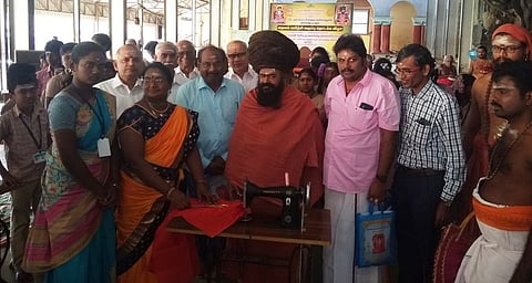 இலவச தையல் பயிற்சி மற்றும் திருமுறை பயிற்சி வகுப்புகளை தொடக்கி வைத்த தருமை ஆதீனம் 27-ஆவது குருமகா சந்நிதானம் ஸ்ரீலஸ்ரீ மாசிலாமணி தேசிக ஞானசம்பந்த பரமாசாரிய சுவாமிகள்.