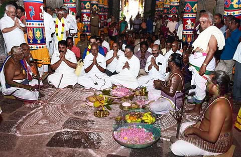 தஞ்சாவூா் பெரியகோயிலில் குடமுழுக்கு விழா பூஜைகள் தொடக்கம்