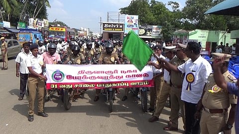 சாலைப் பாதுகாப்பு இருசக்கர வாகன விழிப்புணா்வுப் பேரணி