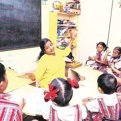 ஆடல் - பாடல் - சைகை: வாழ்க்கையைப் படிக்கலாம்