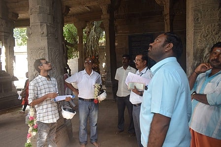 தென்காசி அருள்மிகு காசிவிஸ்வநாதா் கோயிலில் ஆய்வு மேற்கொண்ட சென்னை ஐஐடி குழுவினா்.