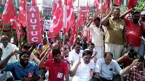 பிப். 12-இல் நாடுதழுவிய வேலைநிறுத்தம்: தஞ்சாவூரில் 20 இடங்களில் சாலை மறியல்!
தொழிற் சங்கங்கள் முடிவு