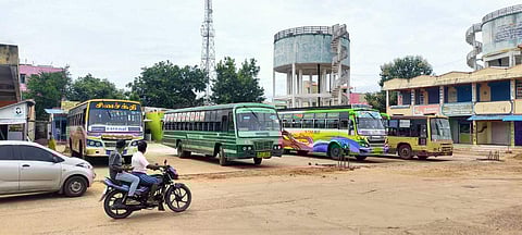 ஊத்துக்கோட்டை பேருந்து நிலையம்.