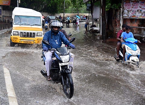 மழைக்கு இடைவேளை