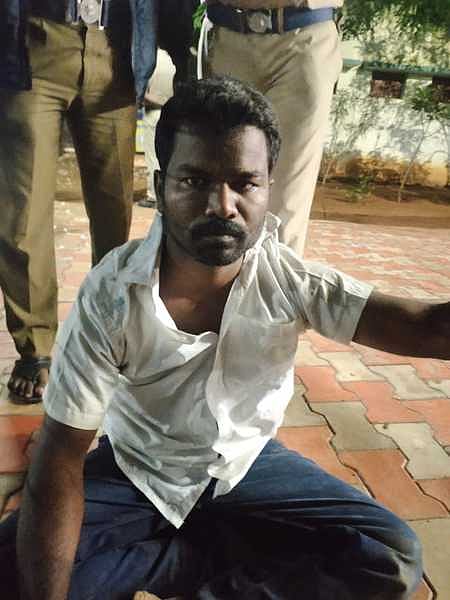 தற்கொலை மிரட்டல் விடுத்த கைதி துரைராஜ்.