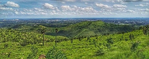 இயற்கை எழில் கொஞ்சும் காஞ்சனரிகி மலையின் ஒரு பகுதி.