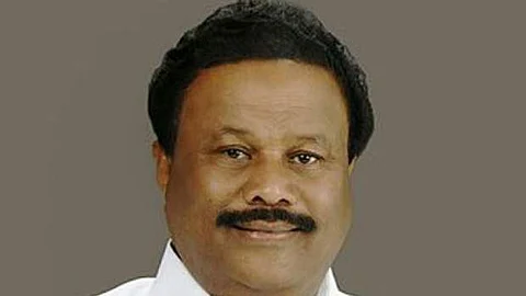திண்டுக்கல் சீனிவாசனுக்கு உடல்நலக் குறைவு: நலம் விசாரித்தார் முதல்வர்