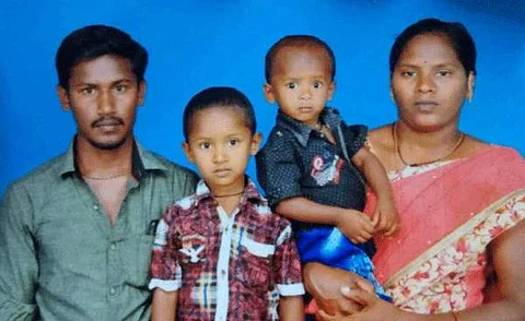 தனது இரு மகன்களான புனித் ரோஷன், சுஜித்வில்சனுடன் பிரிட்டோ ஆரோக்கியதாஸ்-கலாமேரி.