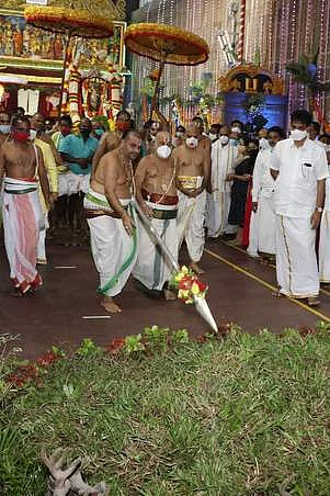 திருமலையில் ஞாயிற்றுக்கிழமை மாலை பாா்வேட்டை உற்சவம் நடத்தப்பட்டது.