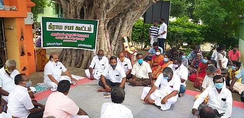 அரங்கல்துருகம் கிராமத்தில் திமுக கிராம சபா கூட்டத்தில் ஆம்பூா் எம்எல்ஏ அ.செ. வில்வநாதன்.