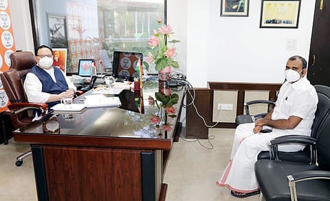 தில்லியில் வெள்ளிக்கிழமை பாஜக  தேசியத்  தலைவா்  ஜெ.பி. நட்டாவை ச் சந்தித்த  தமிழக  பாஜக தலைவா்  எல். முருகன்.