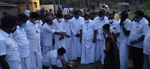 அடிக்கல் நாட்டு விழாவில் பங்கேற்றோா்.