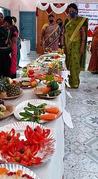 விழாவில் காட்சிப்படுத்தப்பட்ட ஊட்டச்சத்து மிகுந்த காய்கறிகள், பழங்கள், பாரம்பரிய உணவுப் பொருள்கள்.