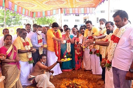 திருத்தங்கல்-ஆலமரத்துப்பட்டி சாலைக்கு அமைச்சா் கே.டி. ராஜேந்திர பாலாஜி தலைமையில் சனிக்கிழமை நடைபெற்ற பூமிபூஜை.