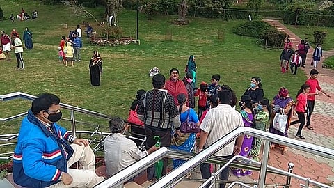 கொடைக்கானலில் பிரையண்ட் பூங்காவில் குவிந்த சுற்றுலாப் பயணிகள்.