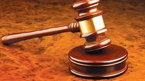 குஜராத்தில் செயல்பட்டு வந்த போலி நீதிமன்றம்: ஆட்சியருக்கு உத்தரவு பிறப்பித்து சிக்கிய நபா்