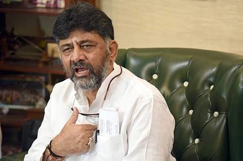 கா்நாடக காங்கிரஸ் தலைவா் டி.கே.சிவக்குமார்