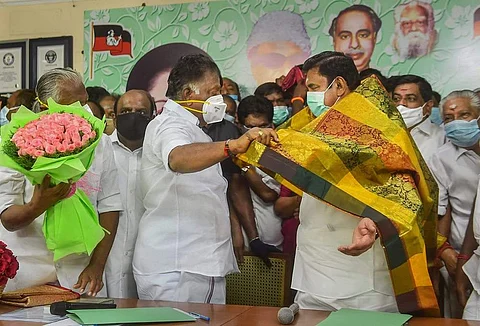 அதிமுக முதல்வர் வேட்பாளராக அதிமுக இணை ஒருங்கிணைப்பாளரும், முதல்வருமான எடப்பாடி கே. பழனிசாமி அதிகாரப்பூர்வமாக அறிவிக்கப்பட்டுள்ளார்.