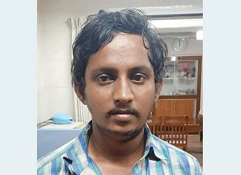 வெடிகுண்டு மிரட்டல் விடுத்த சந்தோஷ்குமார்
