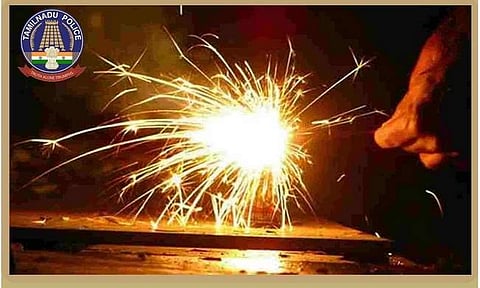 பட்டாசு வெடிக்கச் செல்லும் முன் இதைச் செய்ய வேண்டாம்!