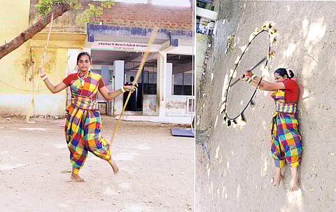 கலைகளை கற்றுத் தரும் மாணவி