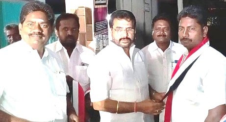 மாற்றுக் கட்சியினா் 50 போ் அதிமுகவில் இணைந்தனா்