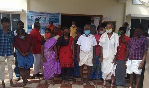 ஆப்பக்கூடலில் நிலக்கரி சாம்பல் கழிவு வெப்பத்தால் கருகும் கால்கள்