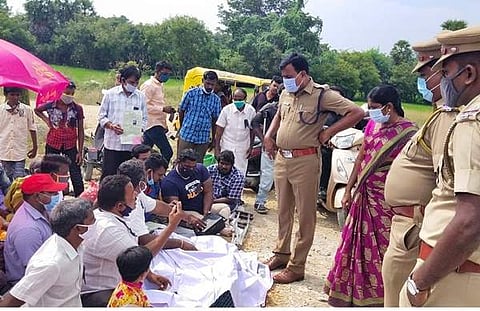 சித்தோட்டில் வீட்டுமனை வழங்கக் கோரி மாற்றுத்திறனாளிகள் போராட்டம்