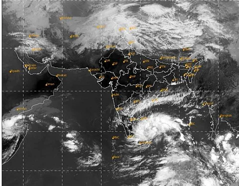 12 மணி நேரத்தில் வலுப்பெறுகிறது புயல்