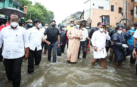 கொளத்தூர் பகுதியில் மக்களை கனமழையால் பாதிக்கப்பட்டுள்ள மக்களைச் சந்திக்கும் ஸ்டாலின்