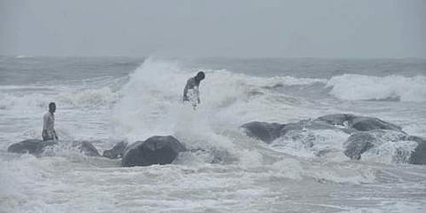 நிவர் புயலை எதிர்கொள்ள இந்திய காவல்படை, கடலோர காவல்படை தயார்