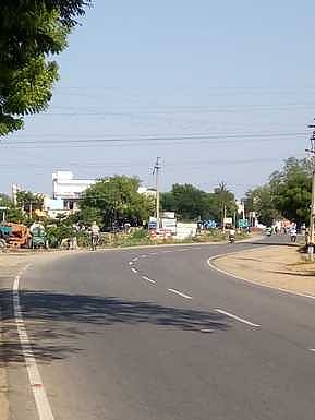 ஆபத்தான சாலைவளைவில் அகற்றப்பட்ட கம்பித் தடுப்புகளை மீண்டும் அமைக்க  வலியுறுத்தல்