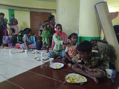 சீர்காழி முகாம்களில் மூவாயிரத்துக்கும் மேற்பட்ட மக்களுக்கு உணவு வழங்கல்