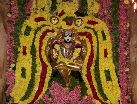 தங்ககவச அலங்காரத்தில் அருள்மிகு குருபகவான்