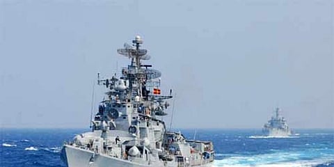 விண்ணப்பித்துவிட்டீர்களா..? கடற்படையில் இலவச பி.டெக் படிப்புடன் வேலை!