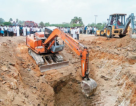 ம.பி.: ஆழ்துளைக் கிணற்றில் விழுந்த சிறுவனை மீட்கும் பணி தீவிரம்
