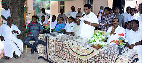 நாசரேத்தில்  200 பேருக்கு வேட்டி, சேலை அளிப்பு