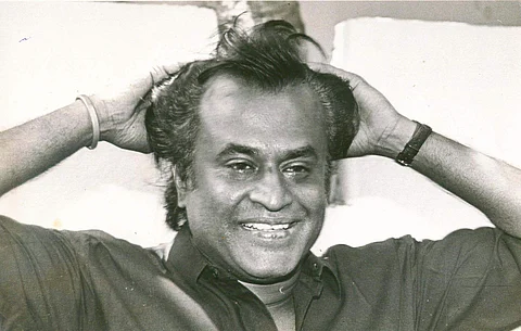 பெங்களூரில் வசிக்கும் மகாராஷ்டிர தம்பதியரான ஜிஜாபாய் மற்றும் ரமோஜி ராவ் கெய்க்வாட் ஆகியோருக்கு ரஜினிகாந்த் மகனாக பிறந்தார். அவருக்கு சிவாஜி ராவ் கெய்க்வாட் என்று பெயர் சூட்டினர்.
