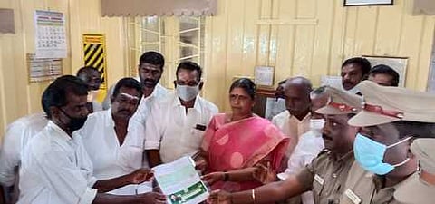 கன்றுக் குட்டிகள் உரிமையாளா்களுக்கு  நிவாரணத் தொகை